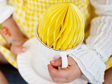 Dekoracja papierowa honeycomb Jajko, żółty, 12 cm