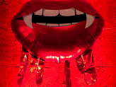 Ballon en aluminium Lèvres ensanglantées, 92x60 cm, rouge