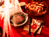Assiettes en papier You're next, 23 cm, noir-rouge (1 pqt. / 6 pc.)