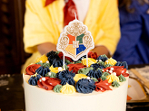 Birthday candle Harry Potter Hogwarts Crest, 6.7x7.4 cm, beige